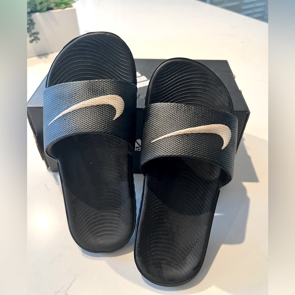 Nike Kawa Slides - Boy Size 13c